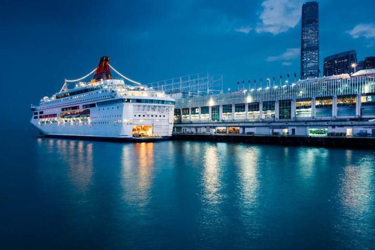 ¿Qué hace una agencia marítima durante la escala de un crucero?